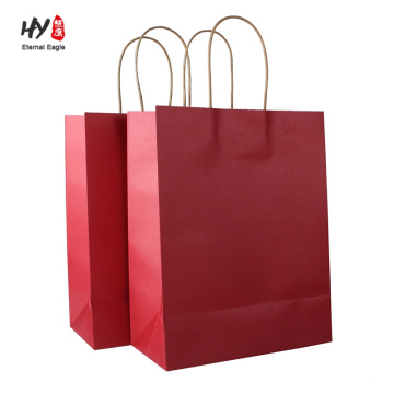 Kraft rouge avec sac de cadeau de poignée de papier de torsion